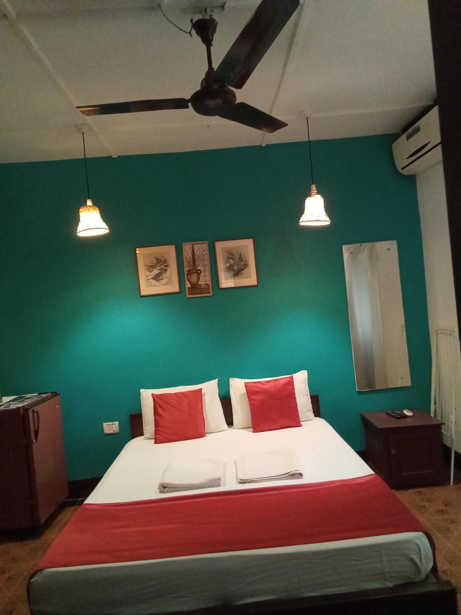 O Camarao Otel Calangute Oda fotoğraf